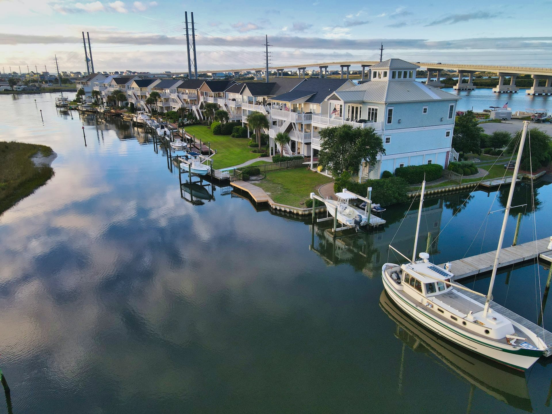 houses with boats